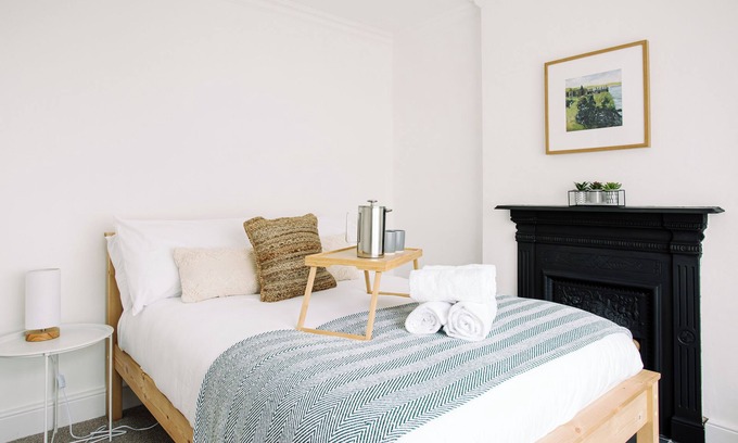 Portrush House | Cosy Period Cottage, 2 min walk to the beach and 5 min walk to the golf course