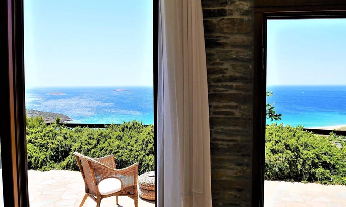 Gavrio House | Cosy Philoxenia: Best Location, Great View & Superb Pool