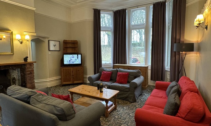 Wormhill Apartment | Cosy self catering apartment in large Victorian Residence