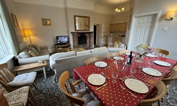 Wormhill Apartment | Cosy self catering apartment in large Victorian Residence