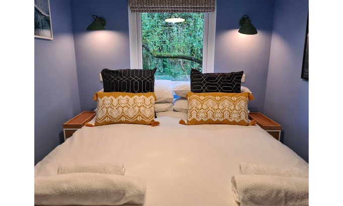 Lelant House | Cosy space, 5 mins to St Ives and dog friendly.
