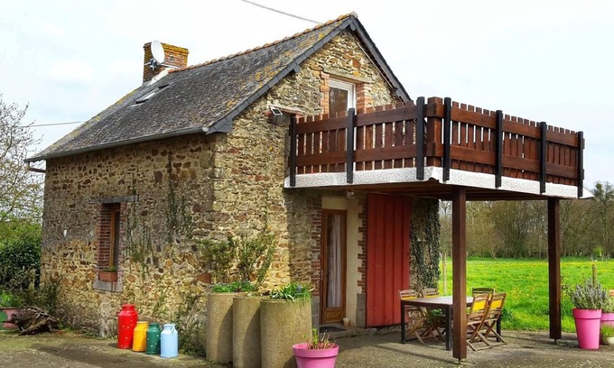 Cuille House | Cosy stone house with a great sun terrace, in the midst of fields and meadows