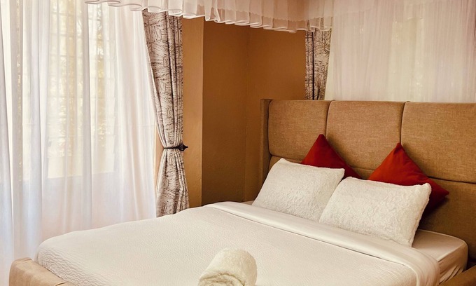 Kisumu Apartment | Cosy Studio 5 minutes to Kisumu CBD With Pool Garden and restaurant.