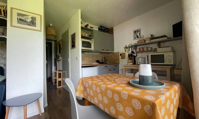 Abondance Apartment | Cosy Studio Cabin Between Abondance and La Chapelle with Balcony and Parking