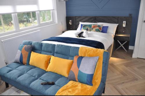 Central Milton Keynes Apartment | Cosy Studio- Central MK