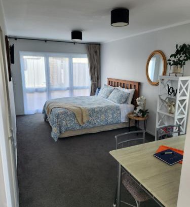 New Plymouth Apartment | Cosy Studio Unit on Longview