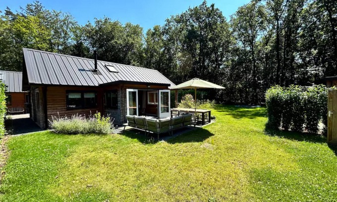 Zon en Schild House | Cosy wooden house with hot tub in forest