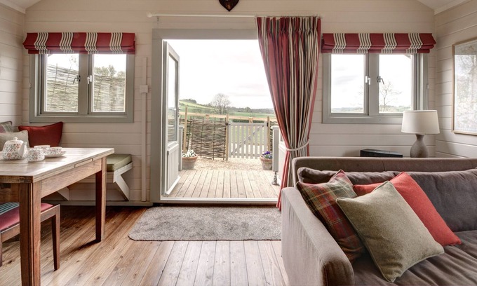 Cheltenham Ski Chalet | Cotswold Chalet with stunning views