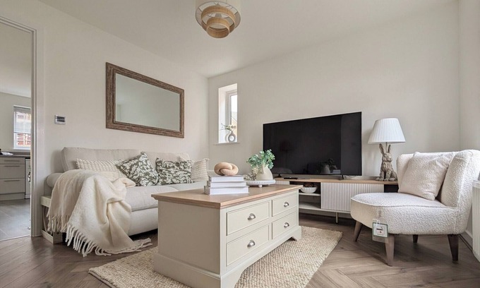 Ashchurch House | Cotswold Green, Sleeps 5 with Free ev Charge
