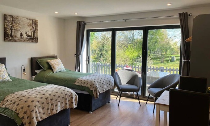 South Marston Apartment | Cotswolds Gateway with Stunning Rural Views"