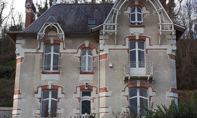 Chenehutte-Treves-Cunault House | Cottage overlooking Loire