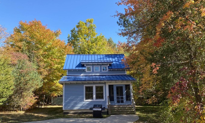 Fennville Cottage | Cottage #9 at DollyBrook minutes from Saugatuck