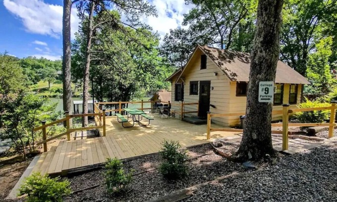 Mid America Cottage | Cottage # 9 - Lakeview One Bedroom Pet Friendly