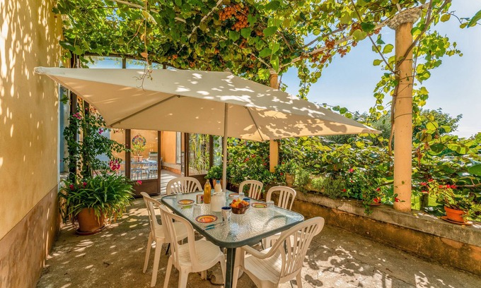 Pont-Saint-Esprit House | Cottage 'Atelier De Fernand - Mas Des Iles' with Private Terrace, Shared Garden and Wi-Fi