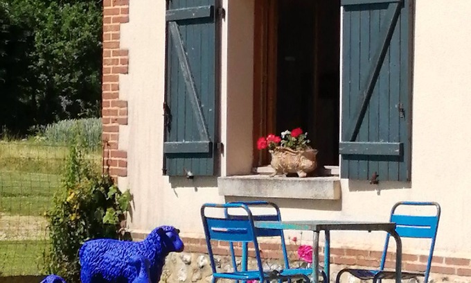 Trepied House | COTTAGE BLUE SHEEP