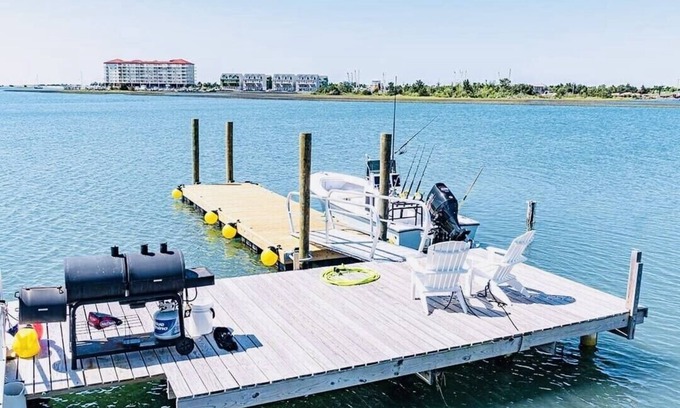 Morehead City Cottage | Cottage built over the water in Beaufort North Carolina!