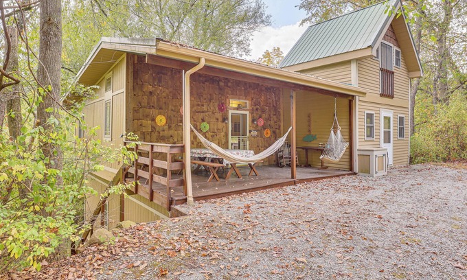 Paris Cottage | Cottage By the Pond: Serene Northeast Ohio Retreat