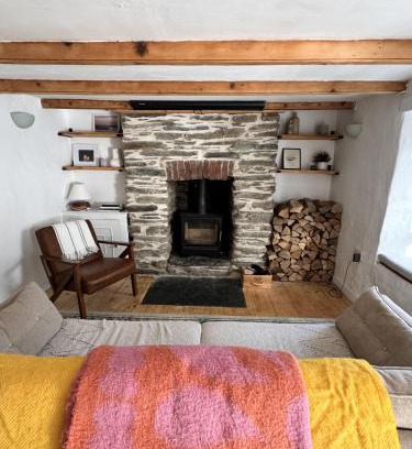 Newquay House | Cottage Close To Beach-With Parking-Garden-Peaceful Setting