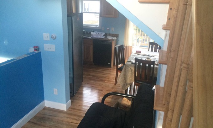 Old Orchard Beach Cottage | Cottage close to beach. Sleeps 6. Back deck with grill. Close to amusement parks