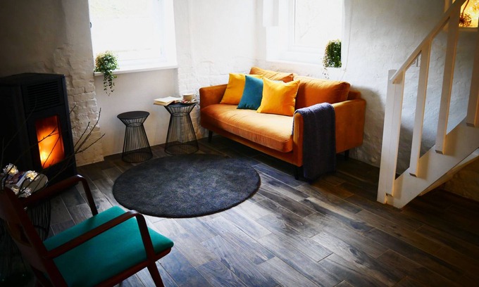 Vattetot-sur-Mer Cottage | Cottage Design-Ensuite Shower-Garden View