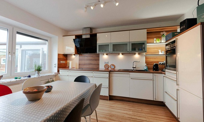 Wolthusen House | Cottage directly on the canal
