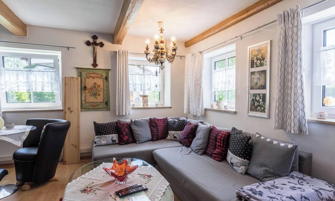 Utting am Ammersee House | Cottage "Ferienhaus Carin" with Wi-Fi, Garden and Close to the Shore