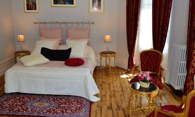 Chinon Cottage | Cottage for 2 with terrace, WIFI, near castles