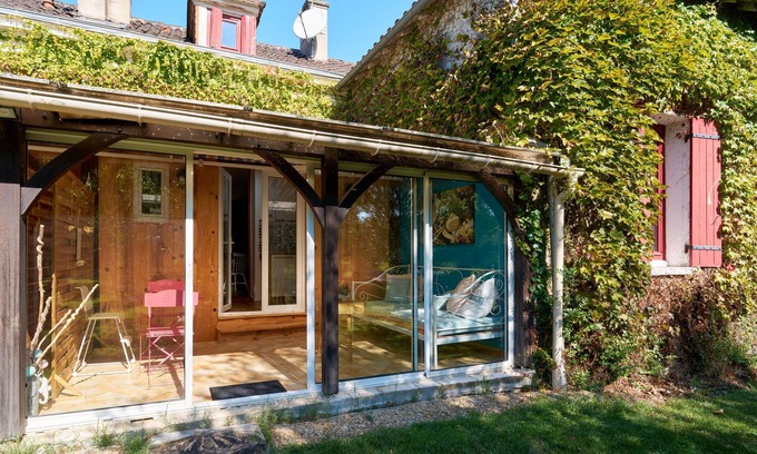 Eyliac House | Cottage 'À L'envol' with Private Terrace and Shared Garden