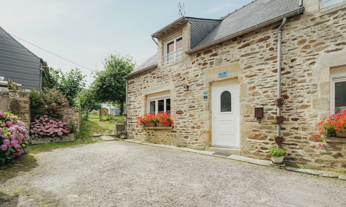 Matignon House | Cottage 'Gite Les Dauphins À Matignon' with Private Terrace, Private Garden and Wi-Fi