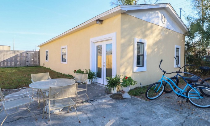 Biloxi House | COTTAGE IN BILOXI'S ENTERTAINMENT DISTRICT