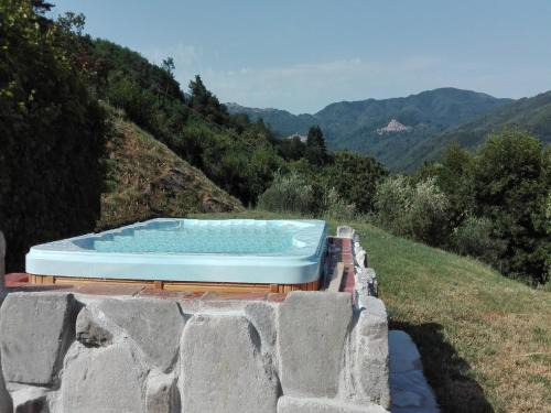 San Quirico House | Cottage in Pescia with Pool and Garden