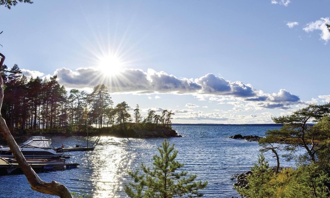 Motala House | Cottage in Västanvik is located 20 km from Motala and on the northeast shore of Vättern.