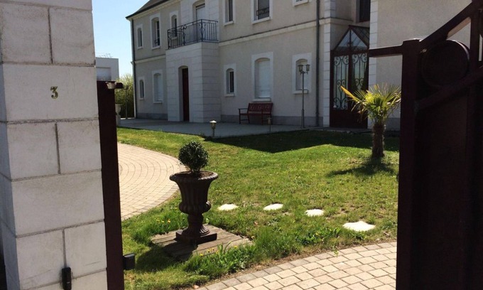 Saint-Cyr-sur-Loire Villa | Cottage La Villa BoléronUn Petit manoir, un lieu unique accueille les familles