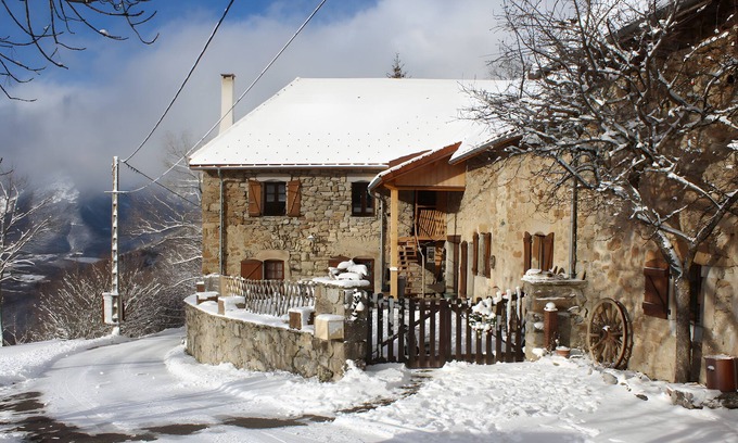 Les Cotes de Corps House | Cottage 'Le Grand Gîte' with Lake View, Private Terrace and Wi-Fi