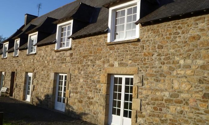 Saint-Coulomb Cottage | COTTAGE NEAR SEA IN CAMPAIGN