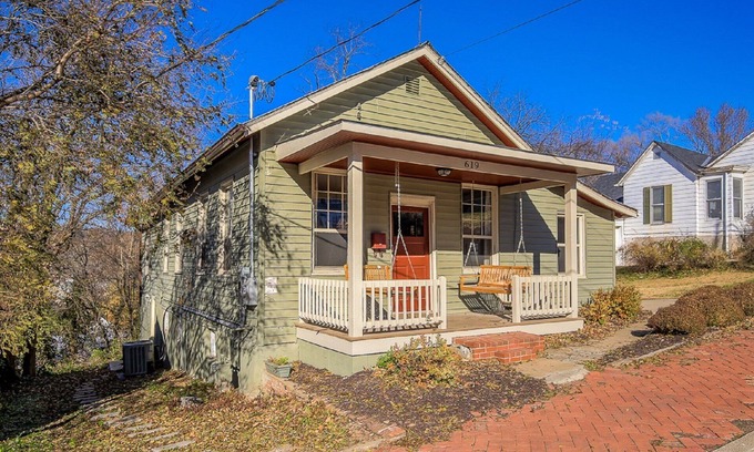 Weston House | Cottage On Main- In The Heart Of Weston