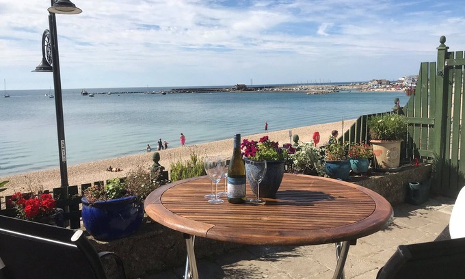 Lyme Regis Cottage | Cottage on the Beach