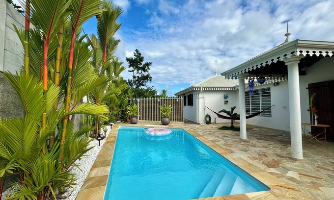Tartane Villa | Cottage Palmier Rouge