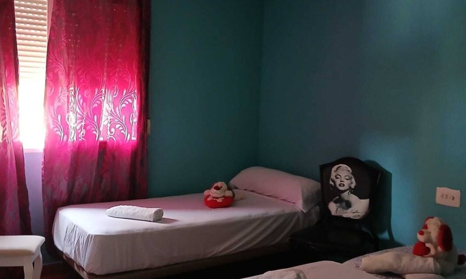 Moncofar Cottage | Cottage (pet friendly) nearby beaches and dog friendly beaches.