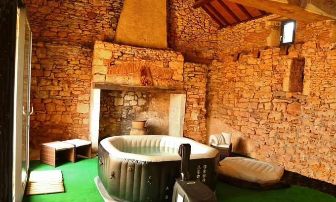 Soturac House | COTTAGE PRIVATE with SPA -Wifi-Baby Equi-Sheets provided