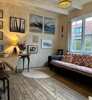 Bergen House | Cottage Rose