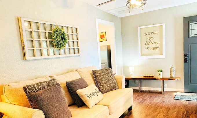 Puyallup Cottage | Cottage Studio near WA State Fair and Sparks Stadium