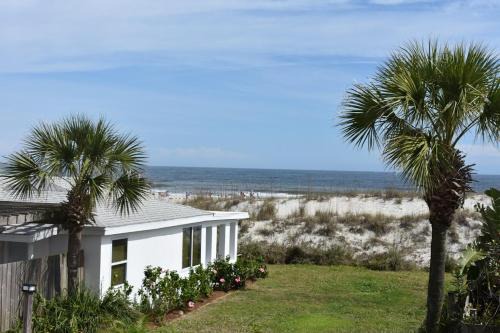 St. Augustine Beach House | Cottage Three DIRECT OCEANFRONT Best Section of Beach - Steps to Beach -Walk to Restaurants