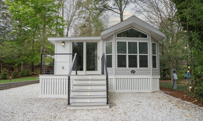 Sandwich House | Cottage w/ Firepit & beach access "Outdoor Dining Delight"