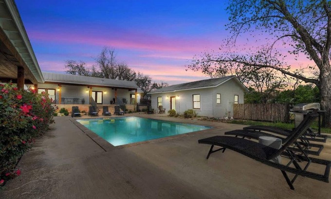 Fredericksburg House | Cottage w/Pool Access-Walk to Main St!