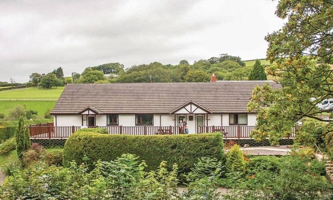 Llanybri Cottage | Cottage with one double.