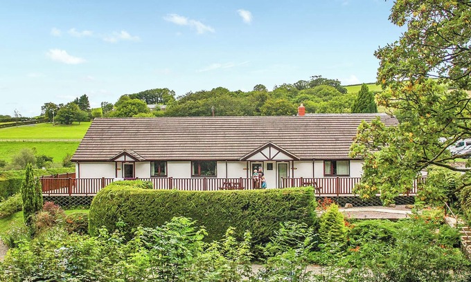 Llanybri Cottage | Cottage with one double and two twin.