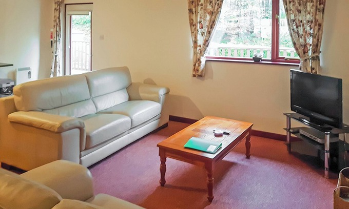 Llanybri Cottage | Cottage with one double and one twin.