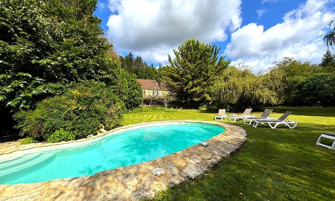 Saint-Cyprien House | Cottage with swimming pool and huge garden close to all amenities