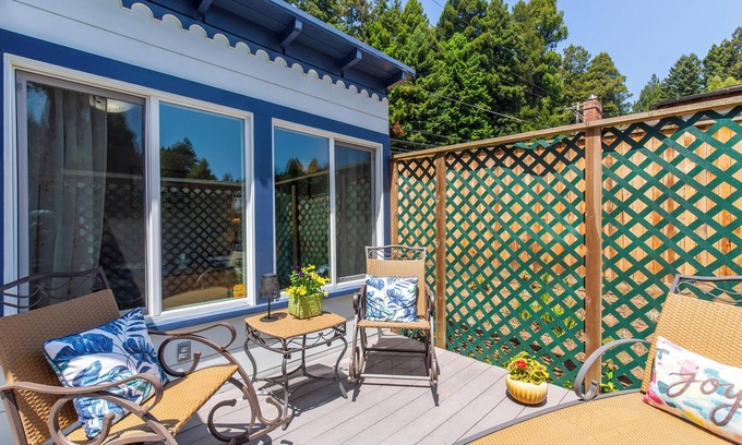 Arcata House | Cottagecore charm beside the redwoods—steps to trails, minutes to beaches and downtown Arcata.
